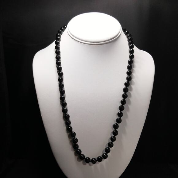 Vintage Onyx Beaded Necklace, Hand Knotted, Gold Tone Clasp, Quartz Tested 1980s - Picture 2 of 10